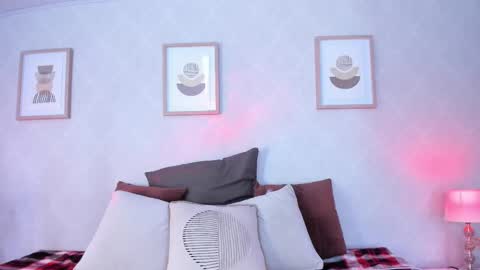 Vee Simons online show from 10.02.25