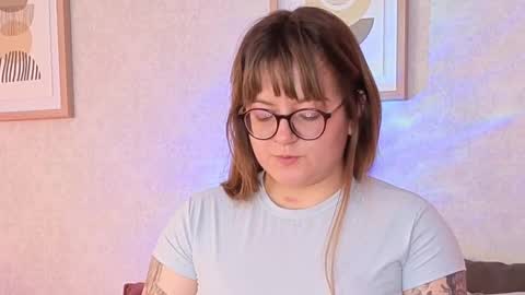 Vee Simons online show from 10.09.25