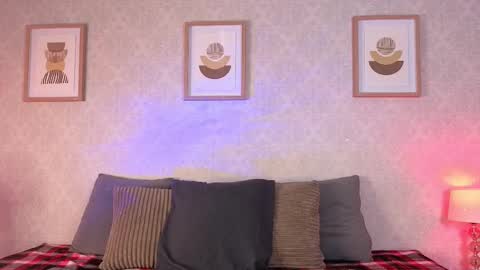 Vee Simons online show from 10.17.25