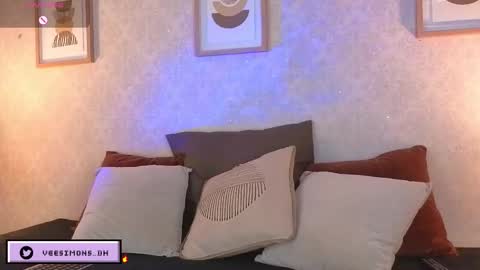 Vee Simons online show from 02.10.26