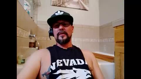 Snapshot of vegasdadbod chatting on 01.11.26 vegasdadbod online show from 01.11.26