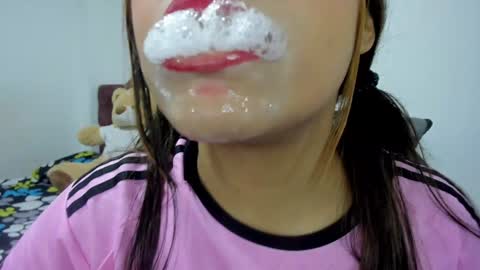 Snapshot of veky_saliva01 chatting on 01.18.25 camila online show from 01.18.25