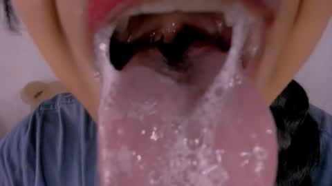 Snapshot of veky_saliva01 chatting on 11.13.25 camila online show from 11.13.25