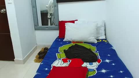 Snapshot of velk_hot1 chatting on 11.25.25 velk_hot1 online show from 11.25.25