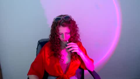 Snapshot of vellahott chatting on 06.14.26 vellahott online show from 06.14.26