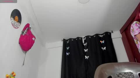 Snapshot of velvet_00 chatting on 03.05.25 velvet_00 online show from 03.05.25