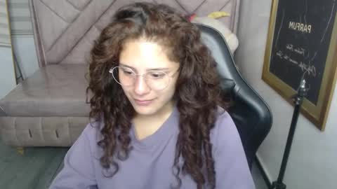 Snapshot of velvet_moon_v chatting on 11.24.25 velvet_moon_v online show from 11.24.25