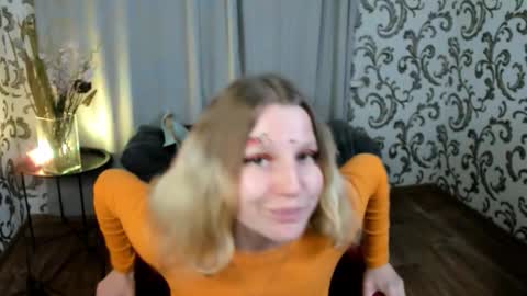 Snapshot of velvet_peach_ chatting on 10.24.25 velvet_peach_ online show from 10.24.25