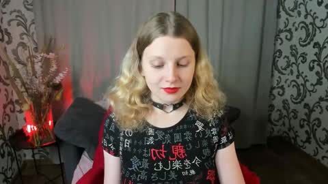 Snapshot of velvet_peach_ chatting on 11.27.25 velvet_peach_ online show from 11.27.25