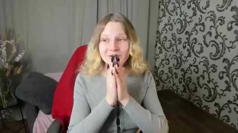 Snapshot of velvet_peach_ chatting on 11.29.25 velvet_peach_ online show from 11.29.25