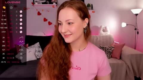 Snapshot of velvetcherry_ chatting on 11.22.25 Mia online show from 11.22.25
