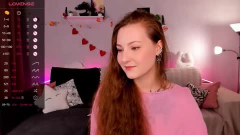 Snapshot of velvetcherry_ chatting on 11.23.25 Mia online show from 11.23.25