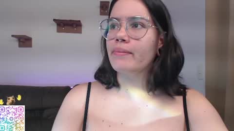 Snapshot of velvetcrystal chatting on 06.10.26 Crystal PVT OPEN online show from 06.10.26