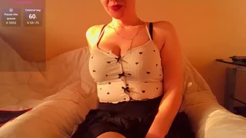 Snapshot of velvetmonax chatting on 03.02.26 VelvetXmona online show from 03.02.26