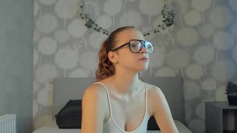 Snapshot of velvetrisque chatting on 11.19.25 Kelly online show from 11.19.25