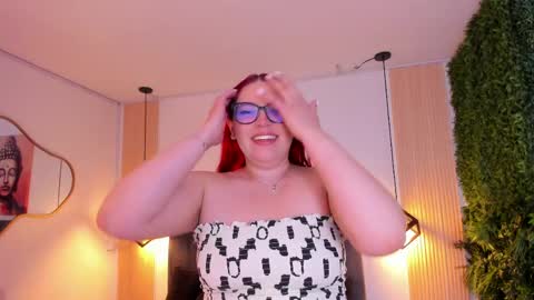 Snapshot of velvetscarlett chatting on 04.04.26 velvetscarlett online show from 04.04.26