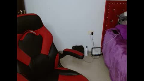 Snapshot of venecasexy44 chatting on 04.16.26 venecasexy44 online show from 04.16.26