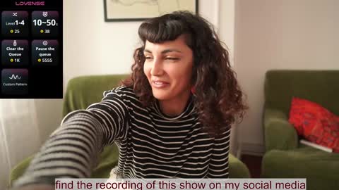 Snapshot of venus_in_jeans chatting on 10.15.25 Bella online show from 10.15.25