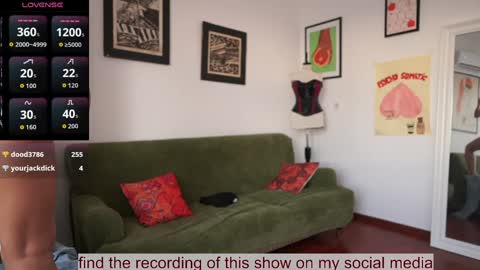 Snapshot of venus_in_jeans chatting on 10.28.25 Bella online show from 10.28.25