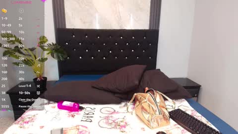 Snapshot of venus_medussa chatting on 11.30.25 Medussa online show from 11.30.25