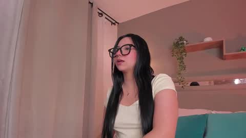 Snapshot of venus_reid chatting on 03.02.25 venus_reid online show from 03.02.25