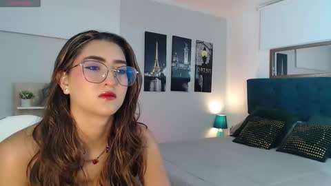 Snapshot of venus_steffen chatting on 10.07.25 Mia online show from 10.07.25