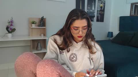 Snapshot of venus_steffen chatting on 10.29.25 Mia online show from 10.29.25