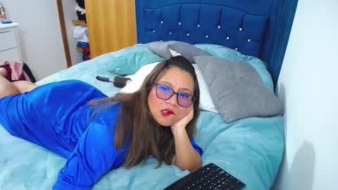 Snapshot of venushot1xx chatting on 11.27.25 venushot1xx online show from 11.27.25