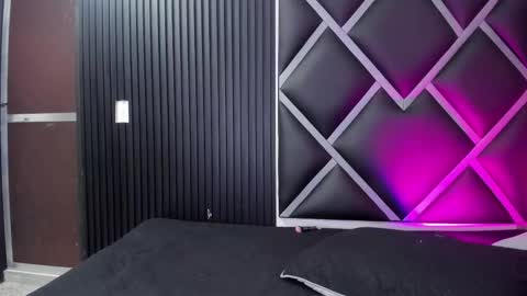 venuss09 online show from 10.29.25