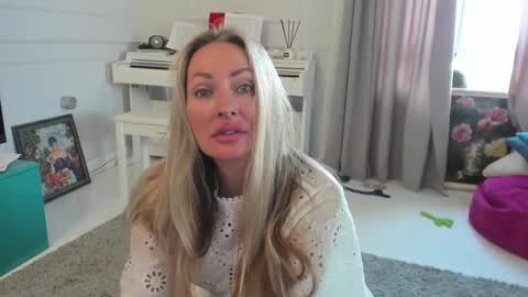 Violetta  online show from 09.28.25