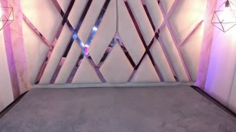 Domelipa  online show from 02.07.25