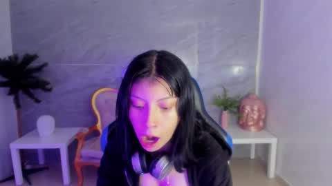 Snapshot of verana_s chatting on 10.28.25 Verana online show from 10.28.25