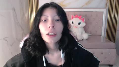 Snapshot of verana_s chatting on 11.19.25 Verana online show from 11.19.25