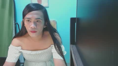 Snapshot of verhenia chatting on 12.17.24 verhenia online show from 12.17.24