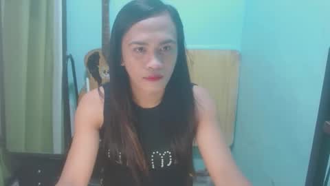 Snapshot of verhenia chatting on 12.28.24 verhenia online show from 12.28.24