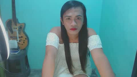 Snapshot of verhenia chatting on 01.13.25 verhenia online show from 01.13.25