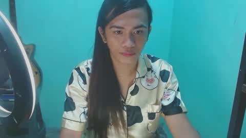 Snapshot of verhenia chatting on 01.14.25 verhenia online show from 01.14.25