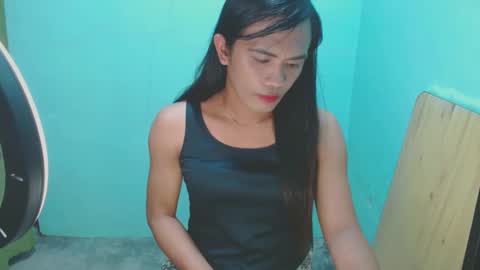 Snapshot of verhenia chatting on 01.21.25 verhenia online show from 01.21.25