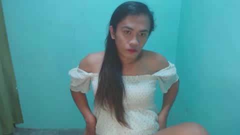 Snapshot of verhenia chatting on 01.25.25 verhenia online show from 01.25.25