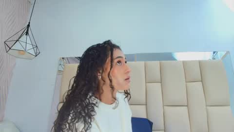 Snapshot of vero_temptation chatting on 12.03.25 Vero online show from 12.03.25