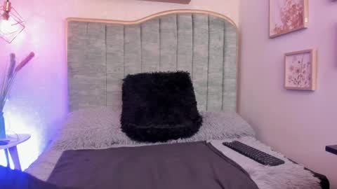 Snapshot of veronaburton chatting on 04.06.26 veronaburton online show from 04.06.26