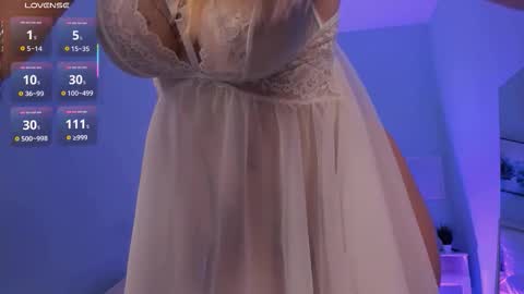 Snapshot of veronica_blush chatting on 11.29.25 VERONICA FOLLOW ME online show from 11.29.25