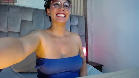 Snapshot of veronica_saenzz1 chatting on 01.25.25 Vero online show from 01.25.25