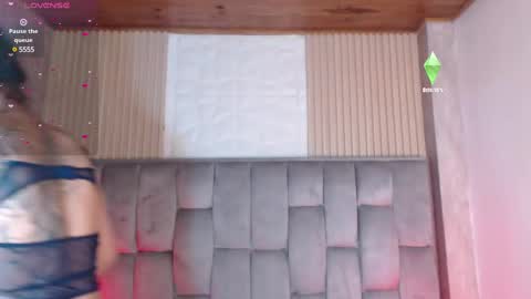 Snapshot of veronica_saenzz1 chatting on 02.20.25 Vero online show from 02.20.25