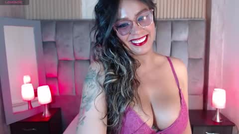 Snapshot of veronica_saenzz1 chatting on 02.21.25 Vero online show from 02.21.25