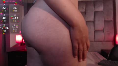 Snapshot of veronica_saenzz1 chatting on 02.22.25 Vero online show from 02.22.25