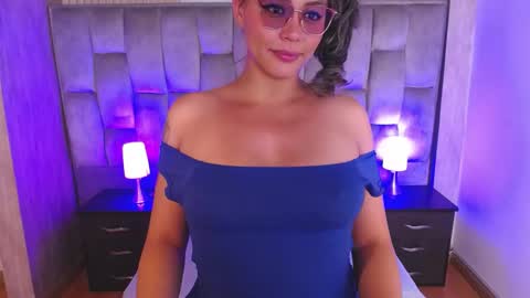 Snapshot of veronica_saenzz1 chatting on 10.02.25 Vero online show from 10.02.25