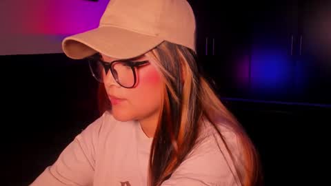 Snapshot of veronicabrown_xxx chatting on 03.21.26 Vero online show from 03.21.26