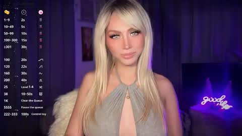 Snapshot of veronicafox_69 chatting on 02.25.25 CALL ME VERONICA online show from 02.25.25