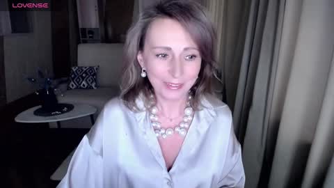 Helen online show from 02.04.25